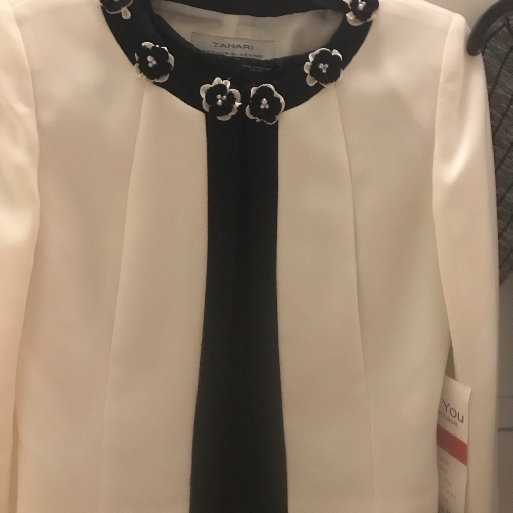 Tahari blazer
